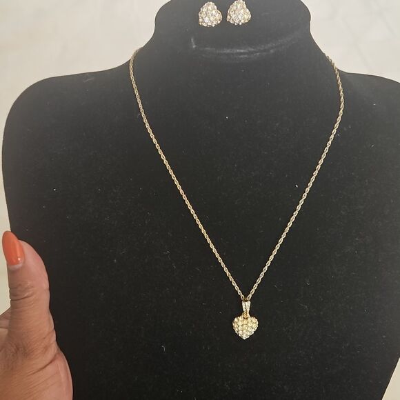 Monet Stamped Necklace & Earrings With Crystal Rhinestones Gold Plated - Picture 2 of 16